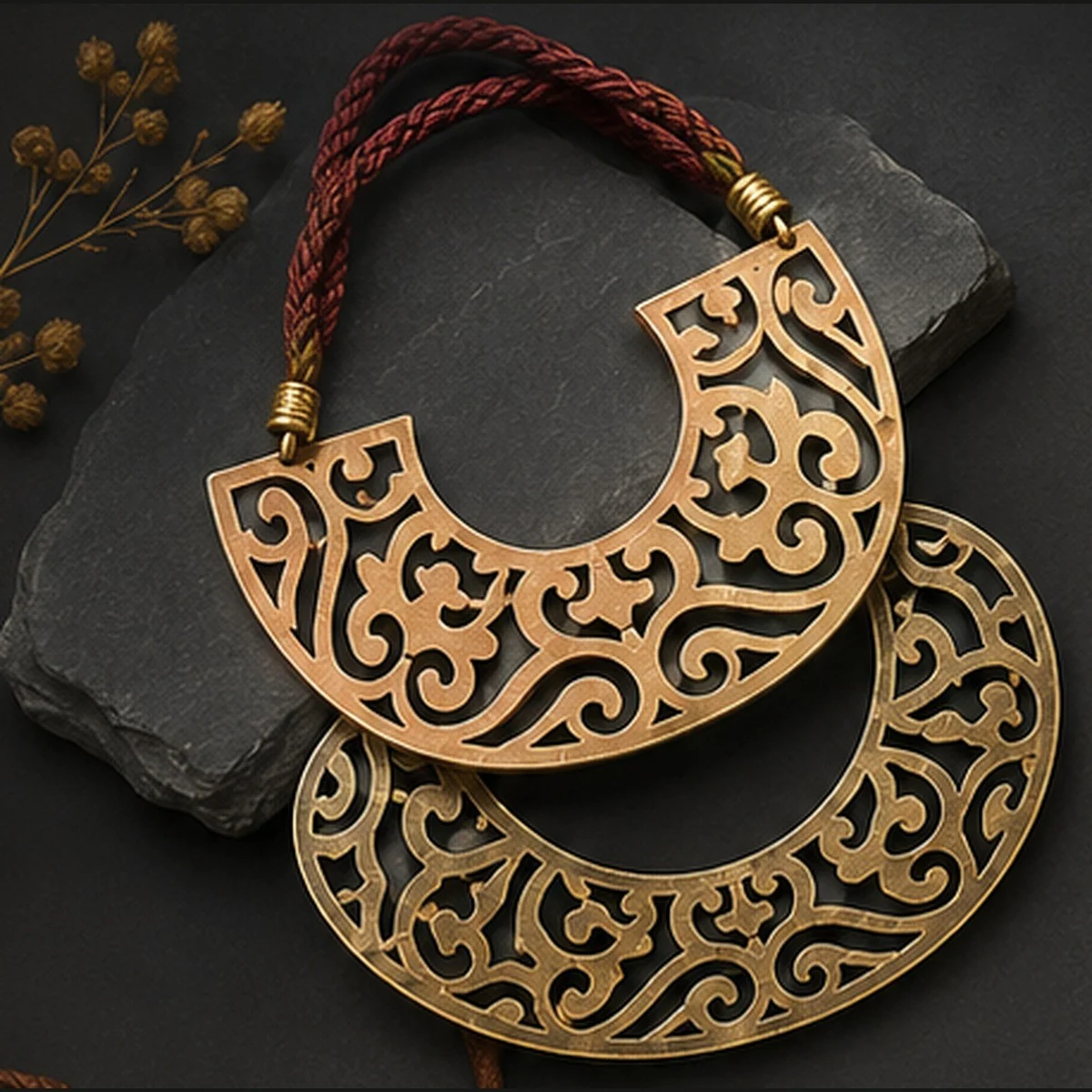Openwork Crescent Necklace · HJ-AD-001