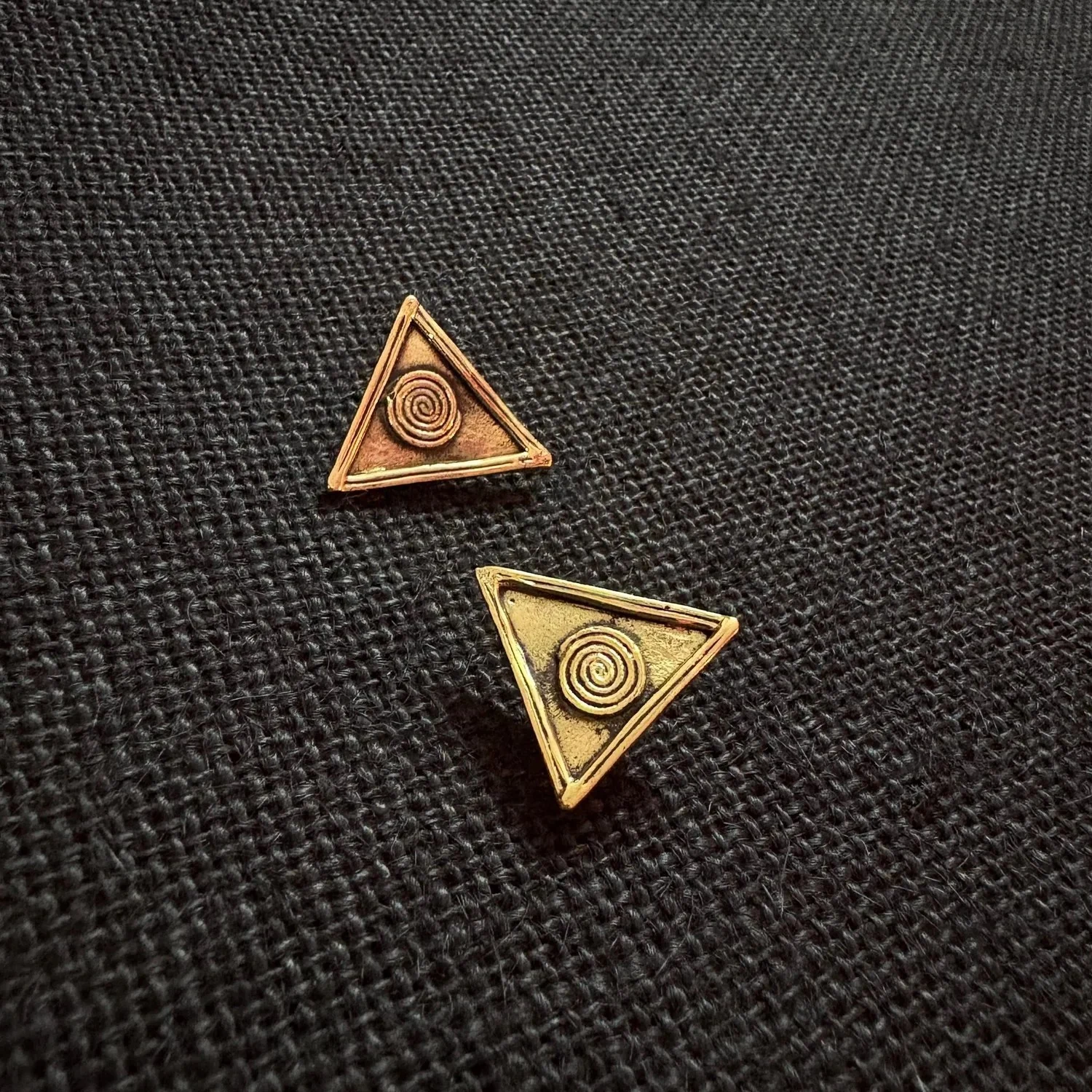 Concentric Triangle Studs · HJ-ER-004