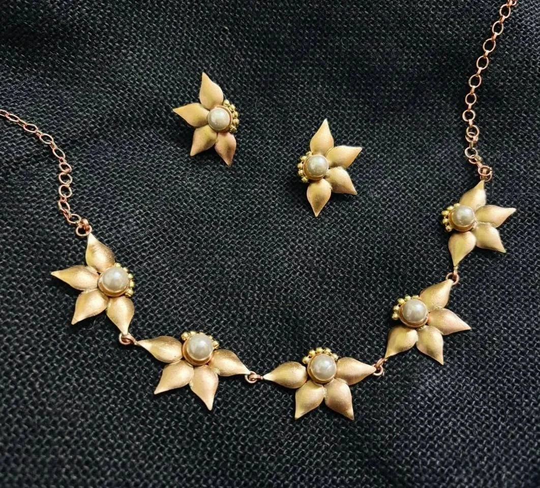 Pearl Petal Collar · HJ-NS-012