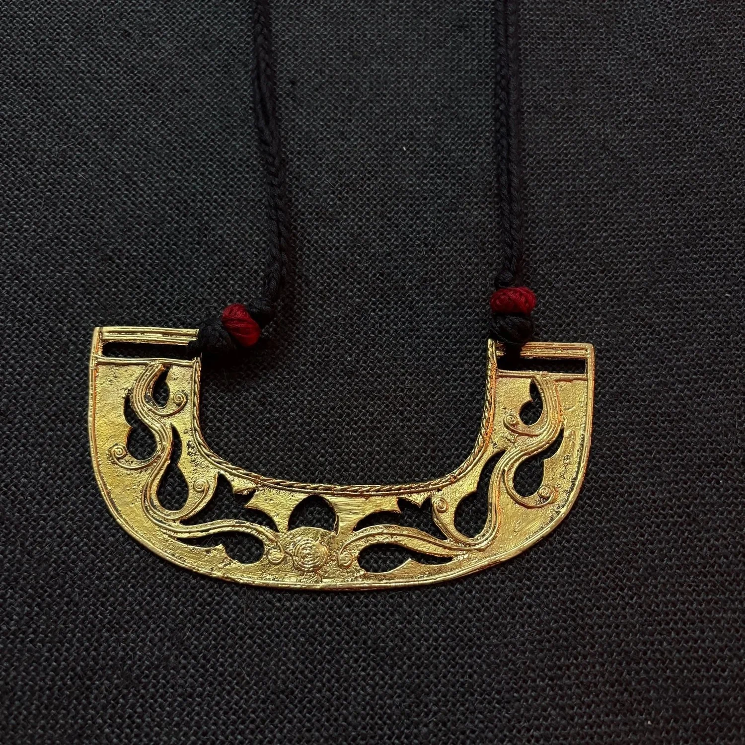 Moonlit Arc Pendant · HJ-PD-005